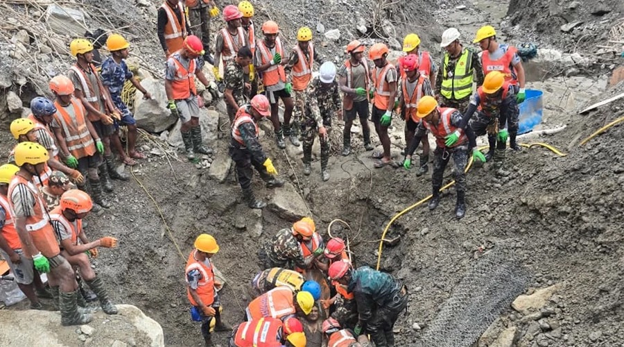 নেপালে বন্যার ৯ দিন পর টানেল  থেকে দুই শ্রমিক জীবিত উদ্ধার