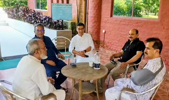 বিডা চেয়ারম্যান আশিক চৌধুরী'র সঙ্গে এমপির মানিকের বৈঠক