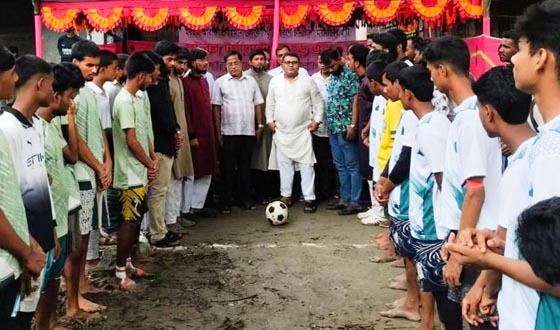 বাবুগঞ্জে আরাফাত রহমান কোকো স্মৃতি ফুটবল টুর্নামেন্টের ফাইনাল