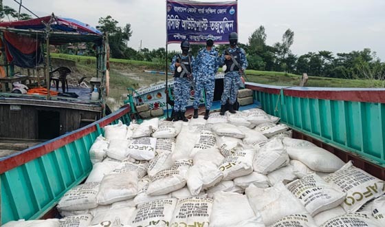 তজুমদ্দনে পরিবহন কালে বিপুল পরিমাণ ইউরিয়া সার জব্দ