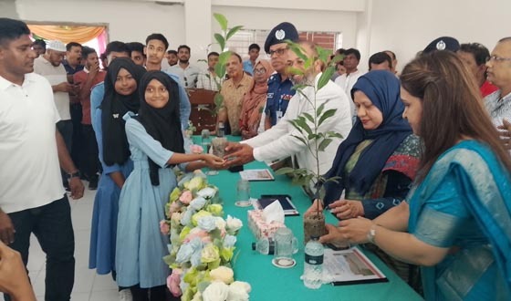 গজারিয়া টেকনিক্যাল স্কুল অ্যান্ড কলেজে বৃক্ষ বিতরণ