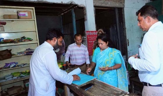 শেরপুরে সার ডিলারদের গুদাম পরিদর্শন