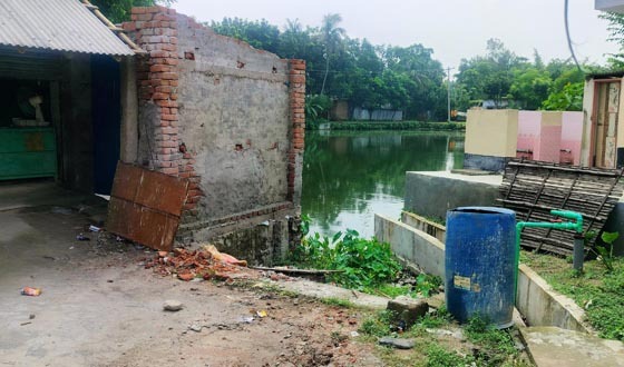 মান্দায় প্রতিমা বিসর্জনের ঘাট দখলের অভিযোগ, দূর্গাপূজা বন্ধের সিদ্ধান্ত