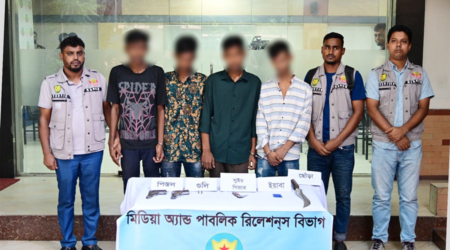 যাত্রাবাড়ীতে অস্ত্র গোলাবারুদসহ ৪ জন গ্রেপ্তার