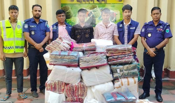 শ্রীমঙ্গলে ১৩ লাখ ৫০ হাজার টাকার ভারতীয় শাড়ি জব্দ, গ্রেপ্তার ২