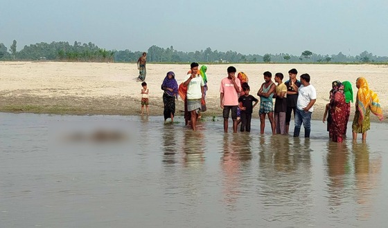 ফুলবাড়ীর ধরলা নদীর মোহনায় যুবকের অর্ধগলিত লাশ উদ্ধার