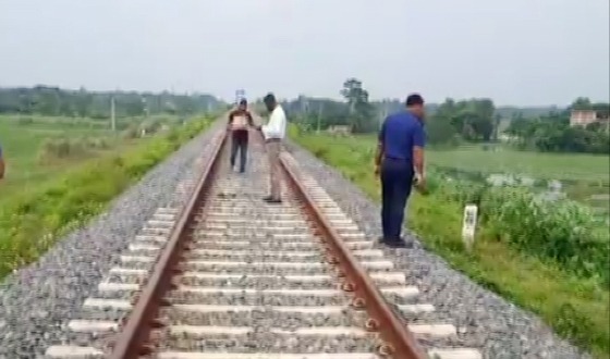 নড়াইলে ট্রেনে কাটা পড়ে অজ্ঞাত ব্যক্তি নিহত, শরীর ছিন্ন-বিচ্ছিন্ন