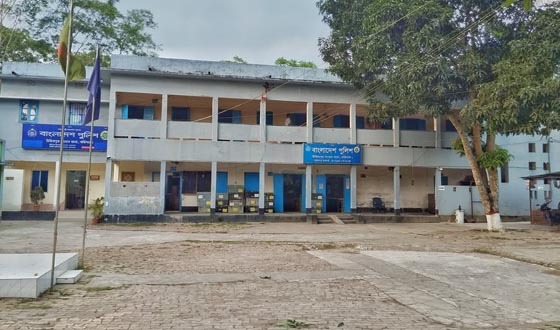 লাশবাহী অ্যাম্বুলেন্সের সাথে পরিবহনের সংঘর্ষ, পথচারী নিহত