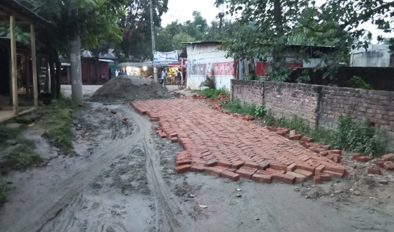 ভালুকায় সলিং ছাড়াই এইচবিবি দ্বারা সড়ক মেরামত করণ