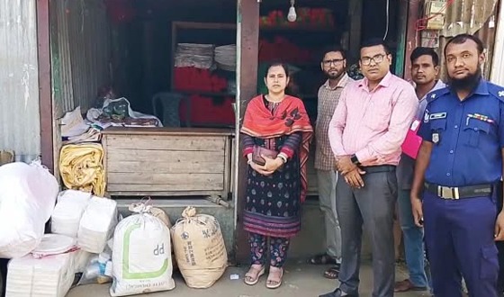 ঝিনাইগাতীতে নিষিদ্ধ পলিথিন, প্লাস্টিক প্লেট ও প্যাকেট জব্দ