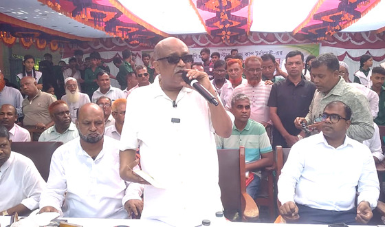 বাজিতপুরে গোল্ডকাপ টুনার্মেন্ট ও কৃতি শিক্ষার্থীদের সম্মাননা