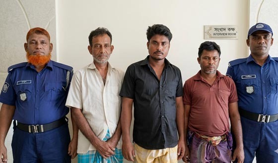 চিতলমারীতে পুলিশের অভিযানে নারীসহ আটক ৬