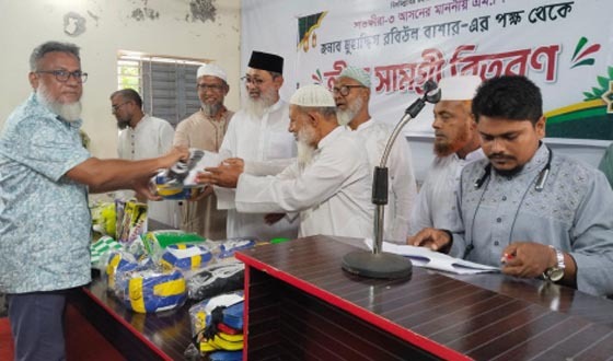 আশাশুনির শিক্ষা প্রতিষ্ঠান ও ক্রীড়া ক্লাবে ক্রীড়া সামগ্রী বিতরণ