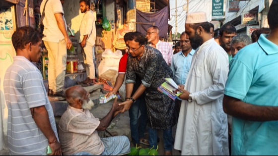 রহমতপুরে শিমুল সিকদারের গণসংযোগ ও লিফলেট বিতরণ