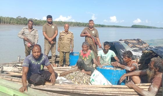 সুন্দরবনে অভয়ারণ্যে মাছ ধরার অপরাধে ৫ জেলে আটক