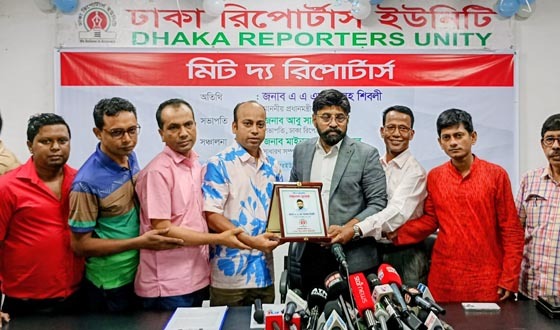 সাংবাদিকদের স্বার্থ আদায়ে নিজেদেরই সোচ্চার হতে হবে