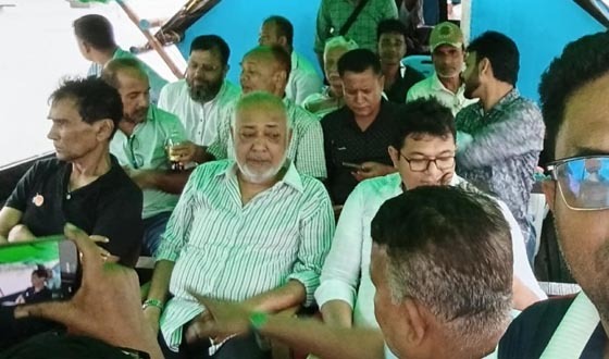 ত্রাণ দিতে গিয়ে পদ্মায় ঝড়, অল্পের জন্য প্রাণে বাঁচলেন এমপি বাচ্চু