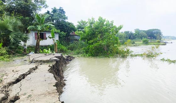 ২০০ গজ নদীগর্ভে, বিলীন মসজিদ-বসতভিটা-দোকান, প্রতিরোধের দাবি