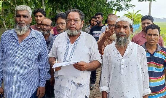 মোরেলগঞ্জে ধানের জমি নিয়ে বিরোধ ও হামলার প্রতিবাদে বিক্ষোভ