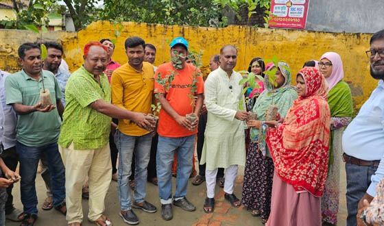 কালীগঞ্জে  শিক্ষার্থীদের ফলজ-বনজ ও ঔষধি গাছের চারা বিতরণ