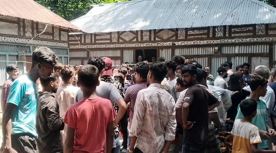 আত্মহত্যায় বাধা দেওয়ায় মা ও ভাতিজিকে হত্যা, দেবিদ্বারে যুবক আটক
