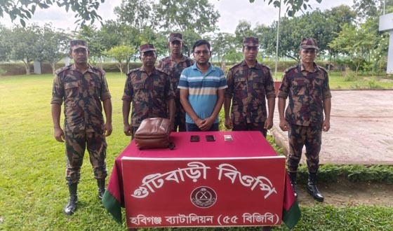 ভারতে যাওয়ার পথে জামালগঞ্জ নির্বাচন অফিসের কর্মচারী আটক