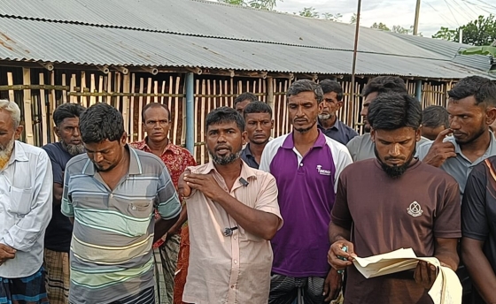 বাগমারায় প্রতিবন্ধীর কেনা জমিতে বাঁশের বেড়া দিয়ে দখলের চেষ্টা