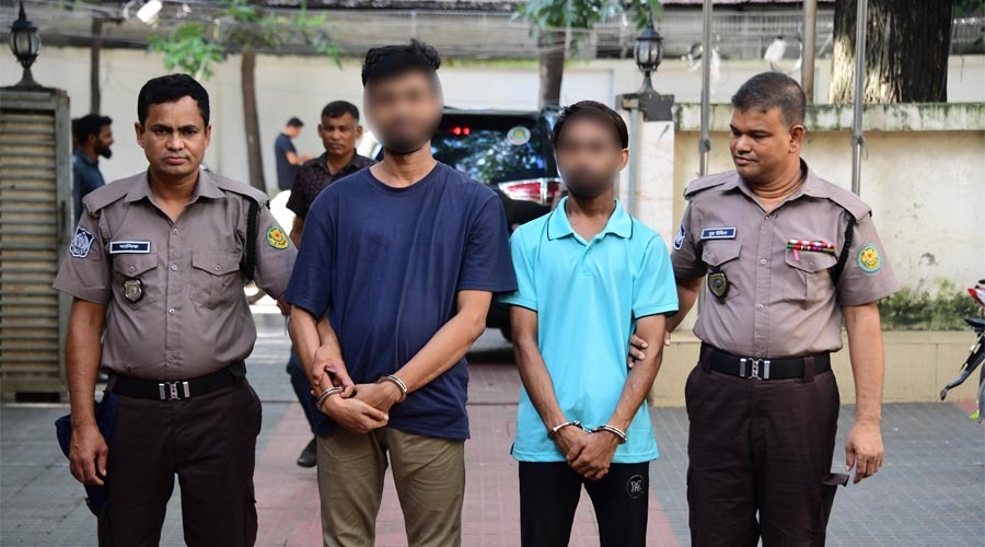 কমলাপুরে ককটেল বিস্ফোরণ, গ্রেপ্তার ছাত্রলীগ-যুবলীগের দুই কর্মী