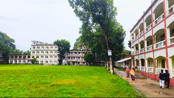 দুই হাজারের বেশি শিক্ষার্থী, অনার্স কোর্স, তারপরও ঝুলে আছে জাতীয়করণ