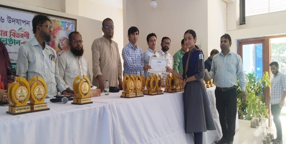 নজরুল বর্ষে রাজারহাটে শিক্ষার্থীদের পুরস্কৃত, মিলল গাছের চারাও