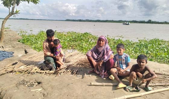 নদী ভাঙনে বসতভিটা হারাচ্ছেন মিয়ারচরের বাসিন্দারা