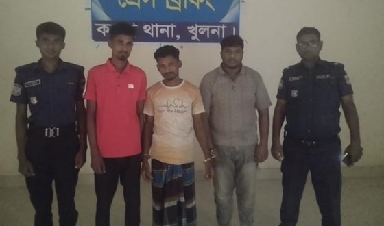 কয়রায় ইয়াবাসহ ৩ মাদক কারবারি আটক