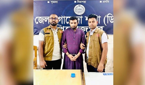 ডিবির অভিযান ইয়াবাসহ ছাত্রদল নেতা আটক
