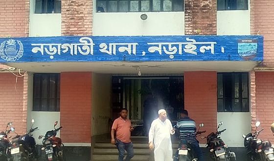 পুলিশকে মারধর করে অস্ত্র ও মাদক মামলার আসামিকে ছিনতাই