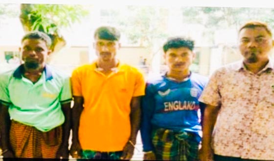 সুন্দরবনে ১২ জেলে আটক, ট্রলার ৫ নৌকা ও জাল জব্দ