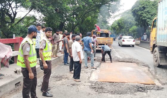 আলীপুর সেতুর ভাঙা অংশে জরুরি মেরামত, যান চলাচলে ধীরগতি
