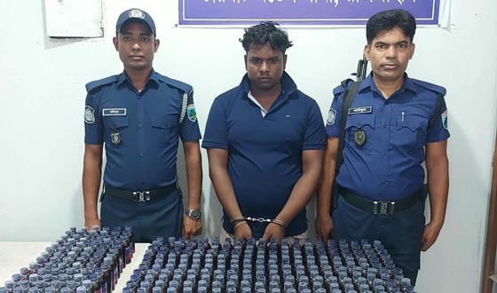 চারঘাটে ৩৬০ বোতল ভারতীয় মনোড্রিলসহ আটক ১