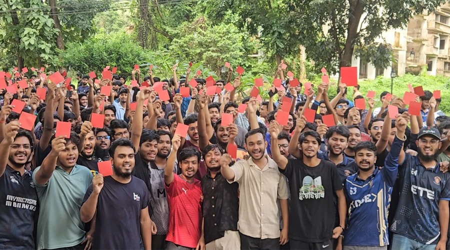 চুয়েটের নতুন ভিসিকে প্রত্যাখ্যান করে ‘লাল কার্ড’ কর্মসূচি শিক্ষার্থীদের