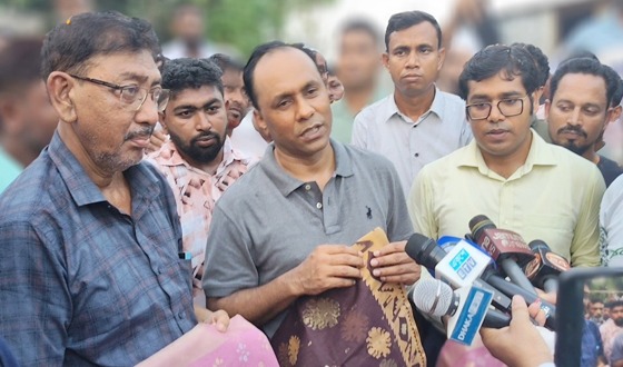 বাতানিয়াপাড়া জামদানি শাড়ির কারখানায় ডেপুটি স্পিকার কায়সার কামাল
