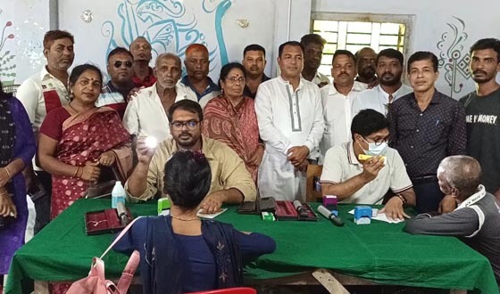 দাকোপে চেয়ারপ্রার্থী নান্নুর উদ্যোগে চক্ষু ক্যাম্প অনুষ্ঠিত