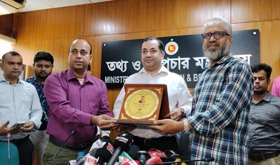 গণমাধ্যমকে নিয়ন্ত্রণ করতে চায় না সরকার :  তথ্য প্রতিমন্ত্রী