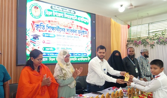 বিরলে বৃত্তি প্রাপ্ত কৃতি শিক্ষার্থীদের সংবর্ধনা প্রদান