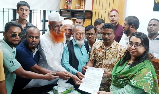 মাজারের দানের পূর্ণ হিসাব জেলা প্রশাসনের মাধ্যমে পরিচালনার দাবি