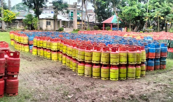 বাগেরহাটে প২১ লক্ষ লাখ টাকার গ্যাস সিলিন্ডার জব্দ, কারাদন্ড ও জরিমানা