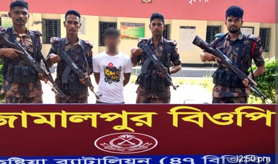 দৌলতপুর সীমান্তে ৯ লক্ষাধিক টাকার মাদকসহ আটক ১