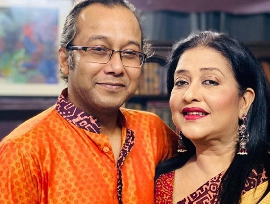 বিমানবন্দরে স্বামীসহ সুবর্ণা মুস্তাফাকে আটকে দিল পুলিশ