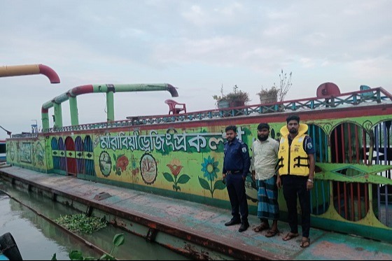 চাঁদপুরে অবৈধভাবে বালু উত্তোলনের দায়ে ড্রেজার জব্দ