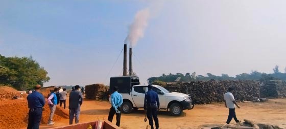 হাতিয়ায় অনুমোদন না থাকায় দুটি ইটভাটা বন্ধ করা হলো