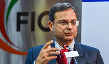 কে এই সঞ্জয় মালহোত্রা