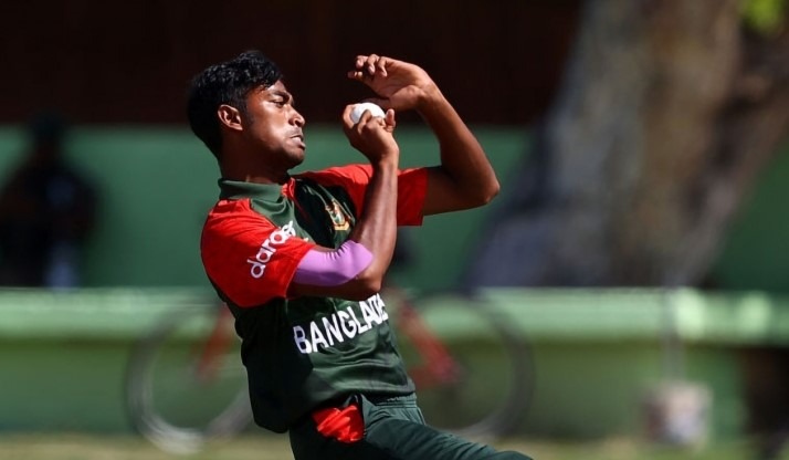 জাতীয় দলে অভিষেক হতে যাচ্ছে রিপন মণ্ডলের